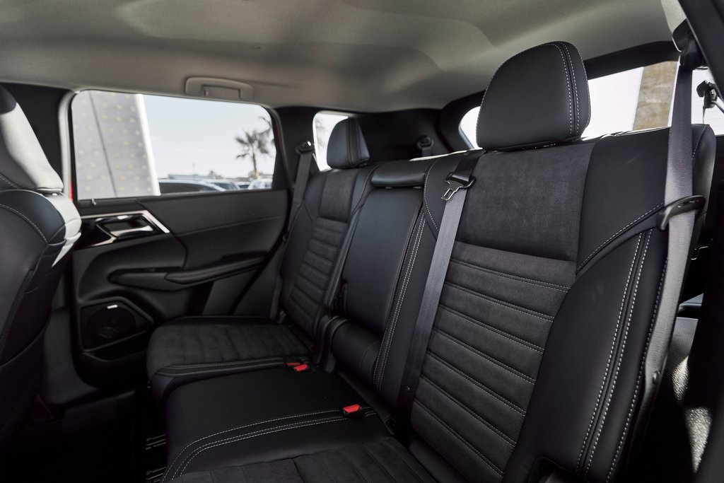 New 2025 Mitsubishi Outlander SE image 29
