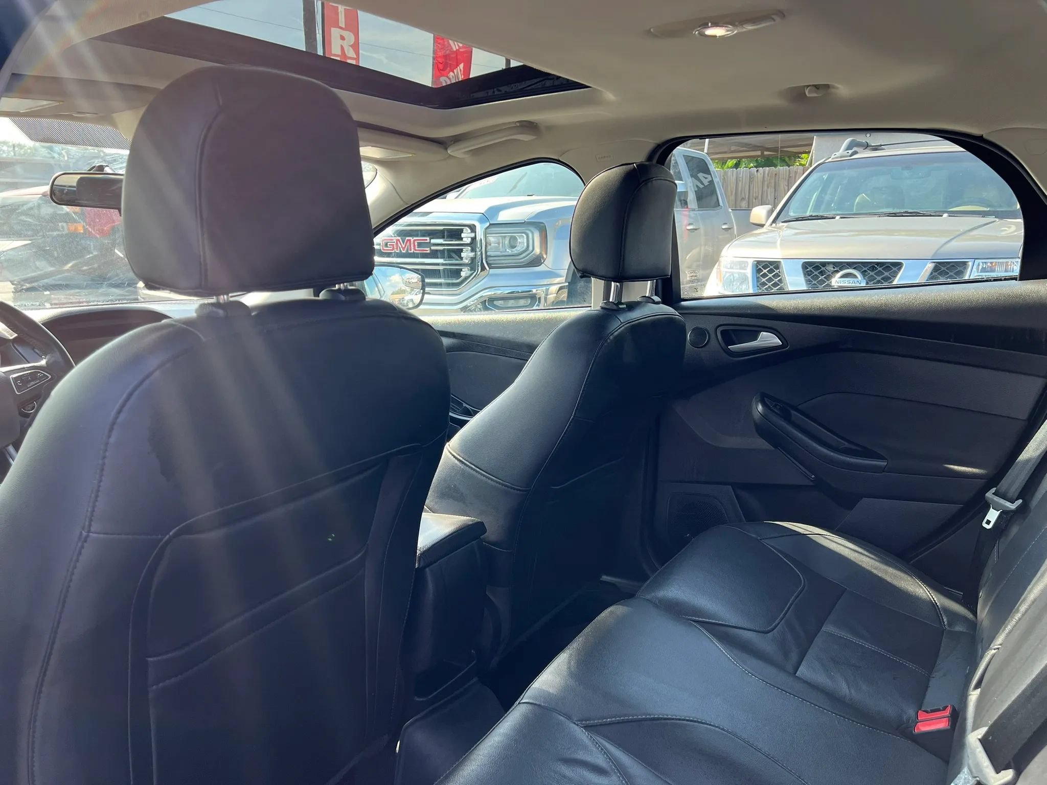 Used 2017 Ford Focus Titanium FWD image 9