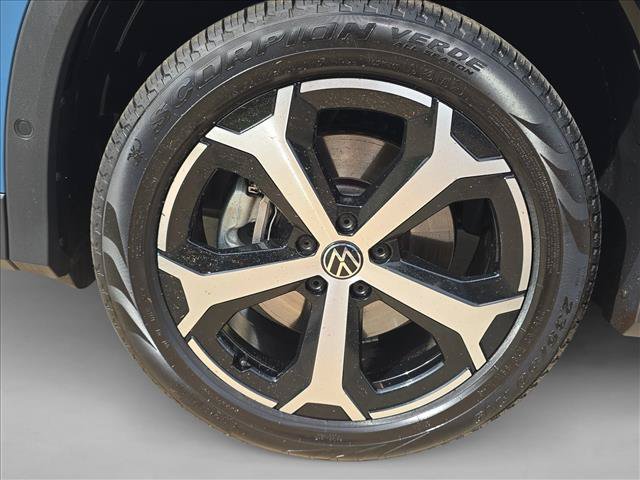 Used 2025 Volkswagen Tiguan SE AWD/4WD image 26