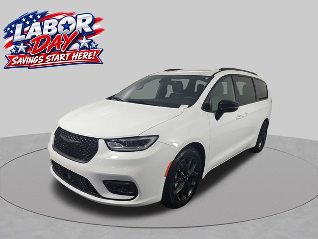 Used 2025 Chrysler Pacifica Limited