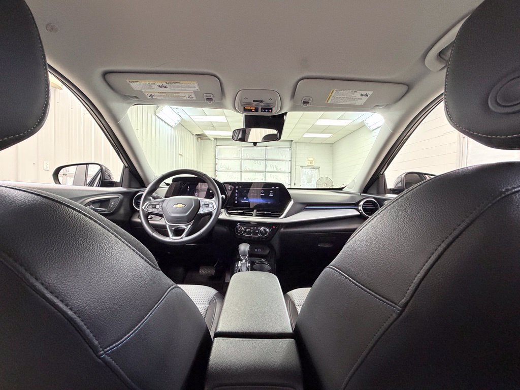 Used 2025 Chevrolet Trax LT w/ Driver Confidence Package FWD image 21