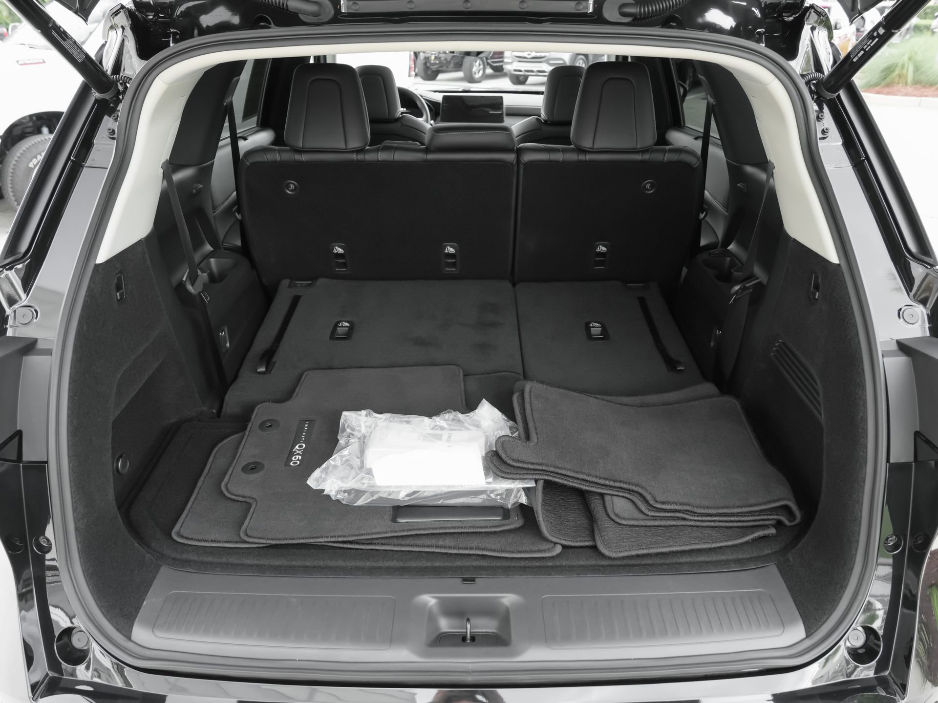 Certified 2026 INFINITI QX60 Luxe w/ Cargo Package FWD image 40