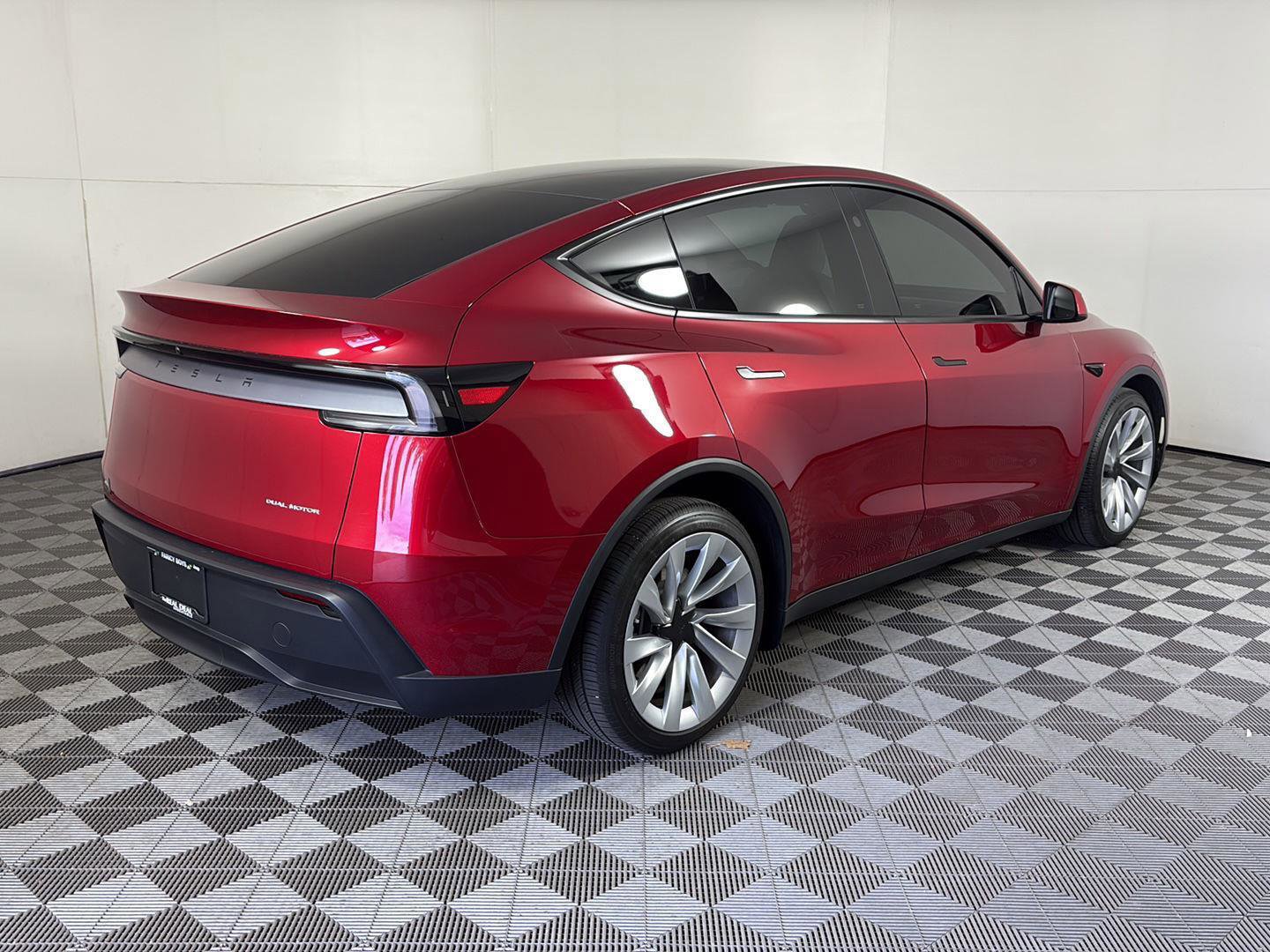 Used 2026 Tesla Model Y Long Range image 5
