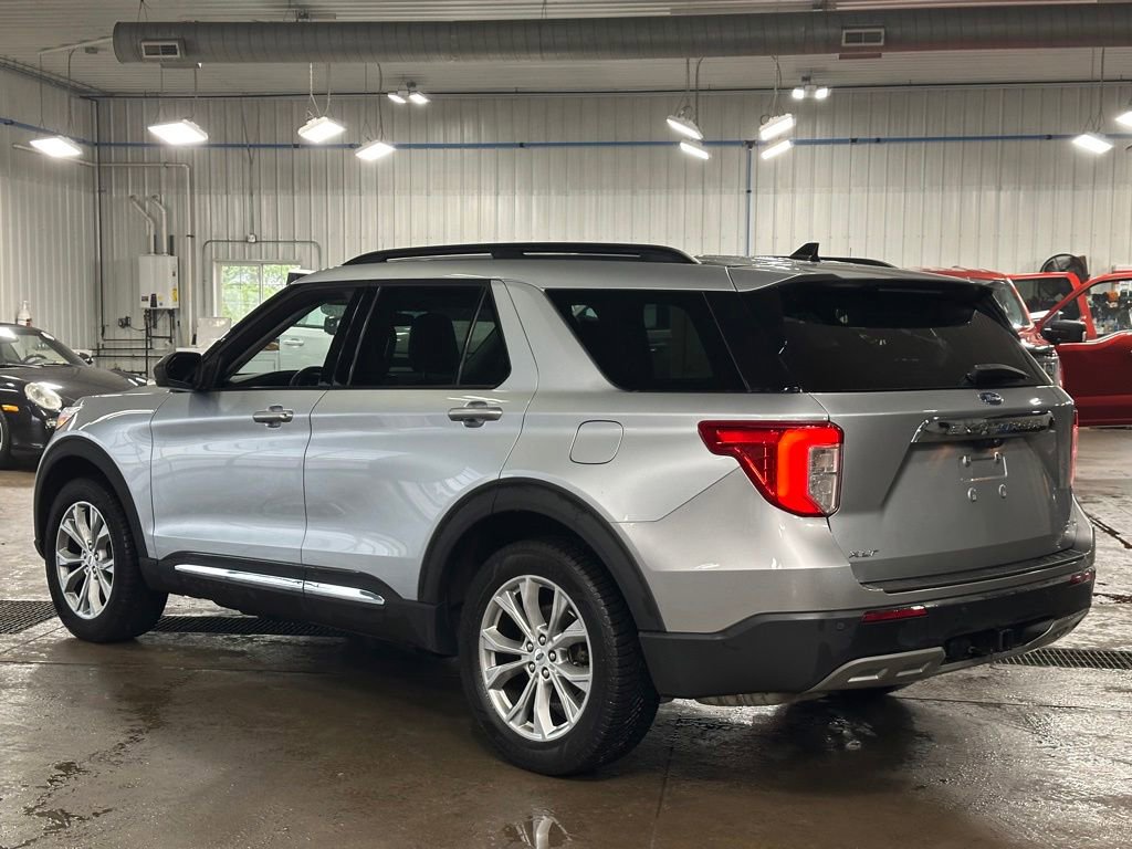 Used 2023 Ford Explorer XLT w/ Equipment Group 202A AWD/4WD image 5