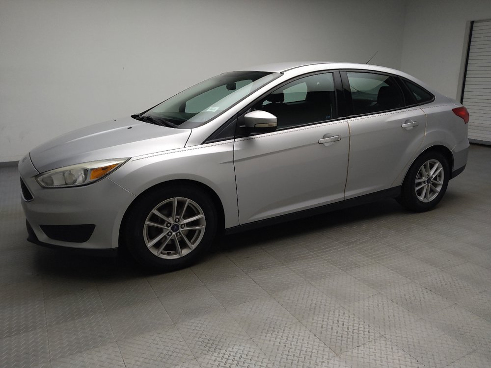 Used 2016 Ford Focus SE w/ SE Cold Weather Package FWD image 2
