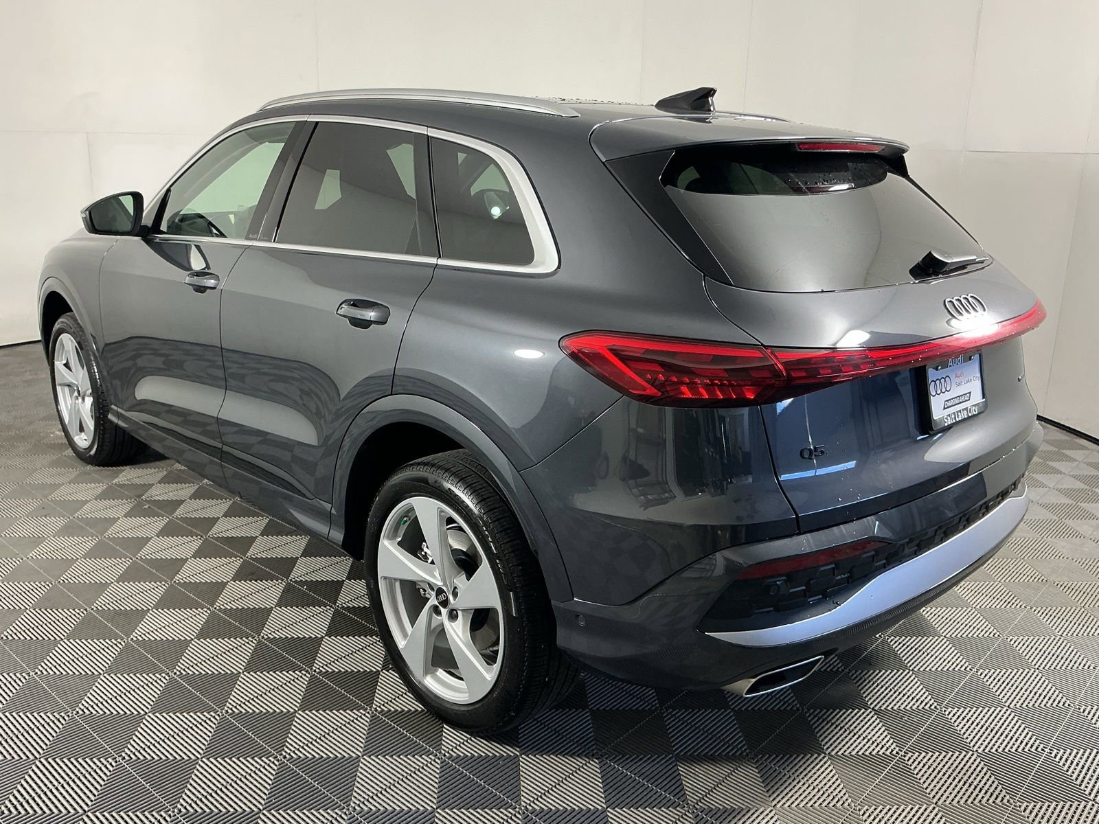 Used 2025 Audi Q5 Premium Plus w/ Premium Plus image 6