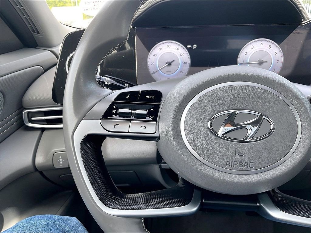 Used 2023 Hyundai Elantra SEL w/ Convenience Package FWD image 22