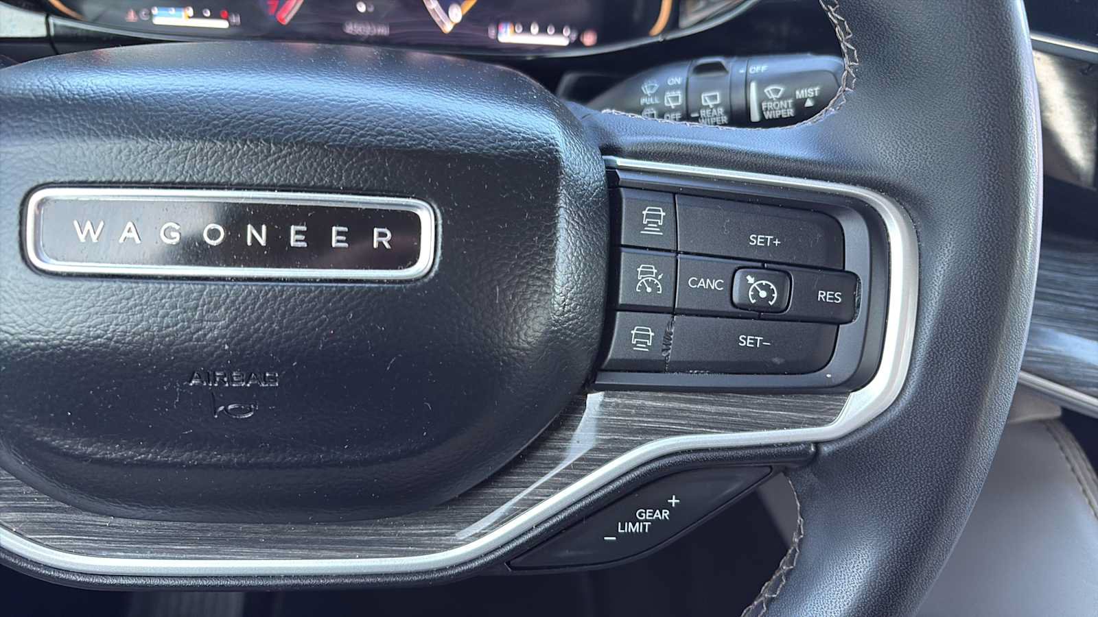 Used 2022 Jeep Wagoneer Series III w/ Flexible Seating Group AWD/4WD image 15