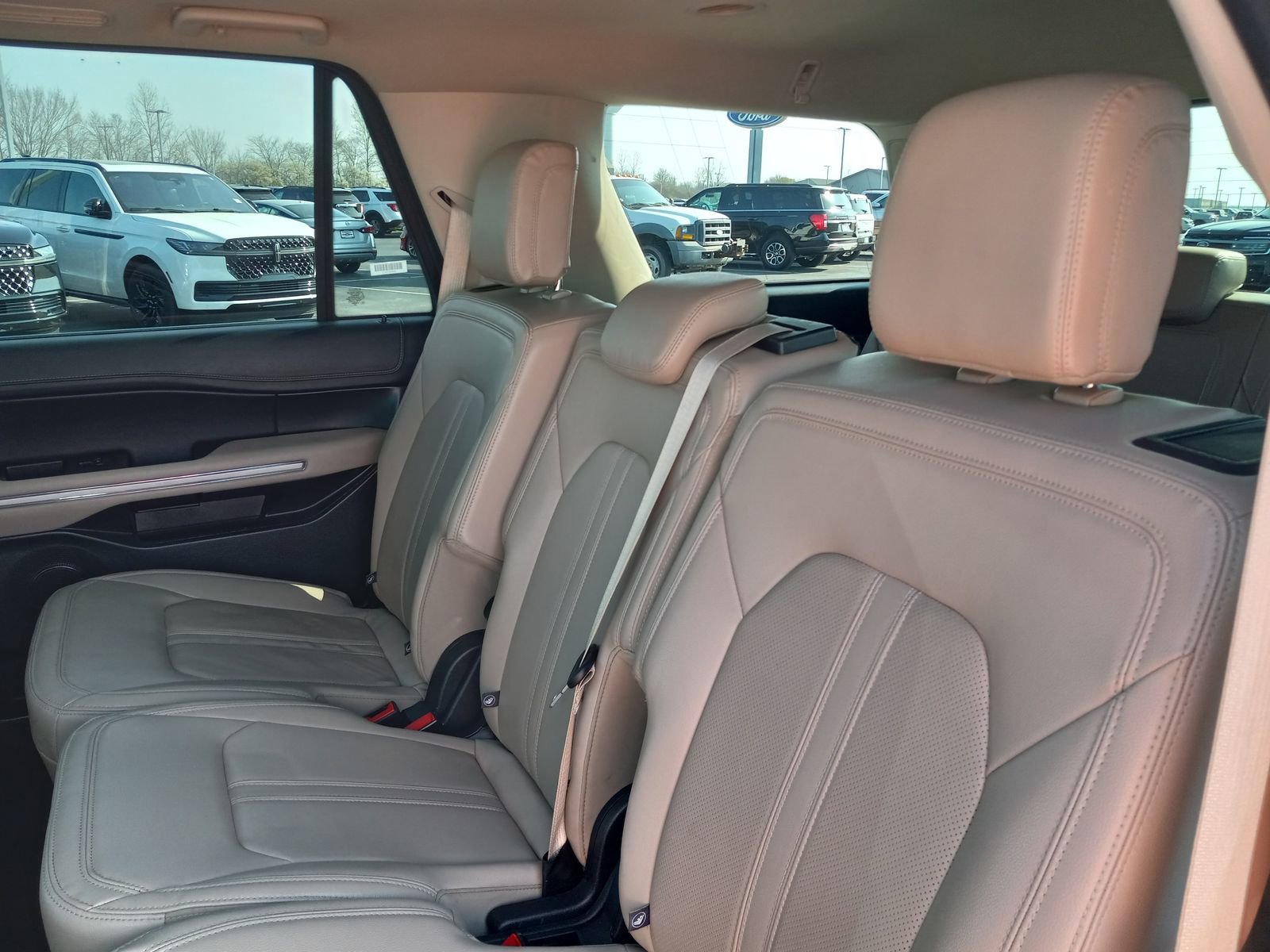Used 2024 Ford Expedition Limited AWD/4WD image 15