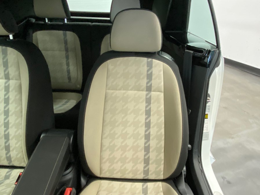 Used 2018 Volkswagen Beetle 2.0T Coast FWD image 30