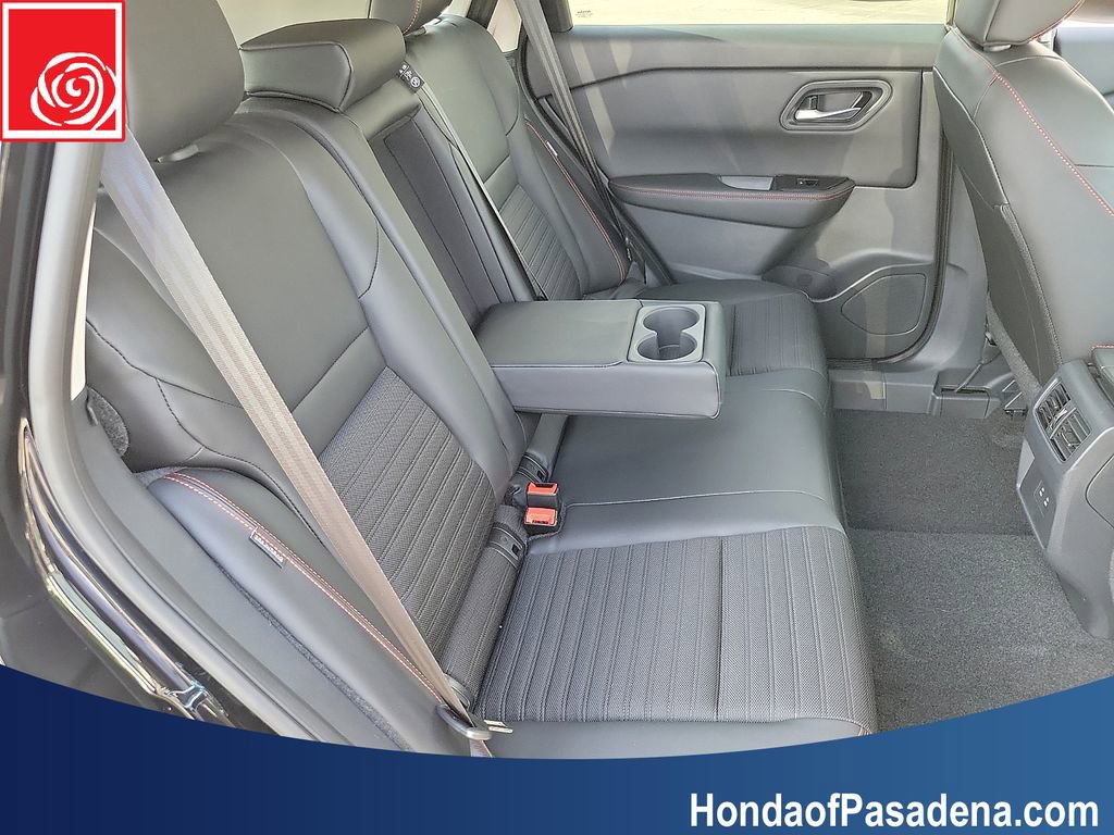 Used 2025 Nissan Rogue SV image 26