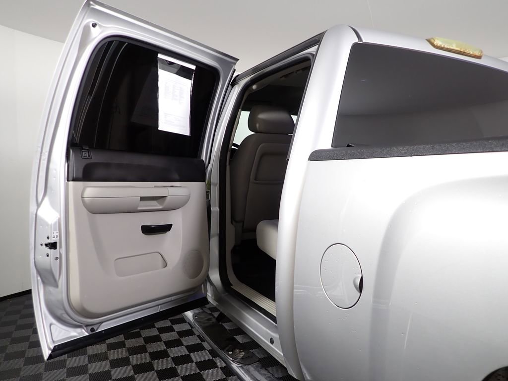 Used 2011 Chevrolet Silverado 2500 LT w/ Interior Plus Package image 34