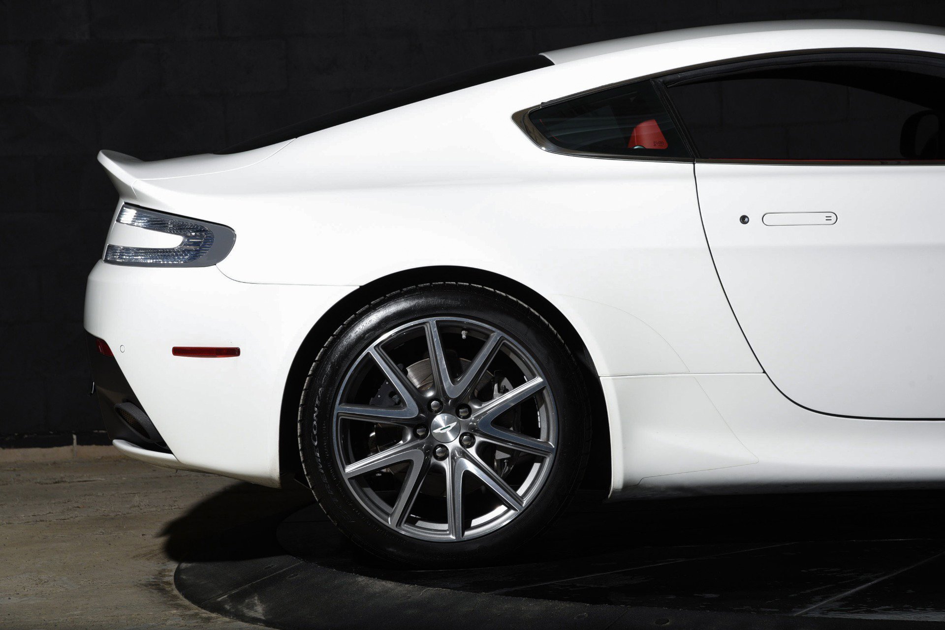 Used 2013 Aston Martin V8 Vantage Coupe image 28