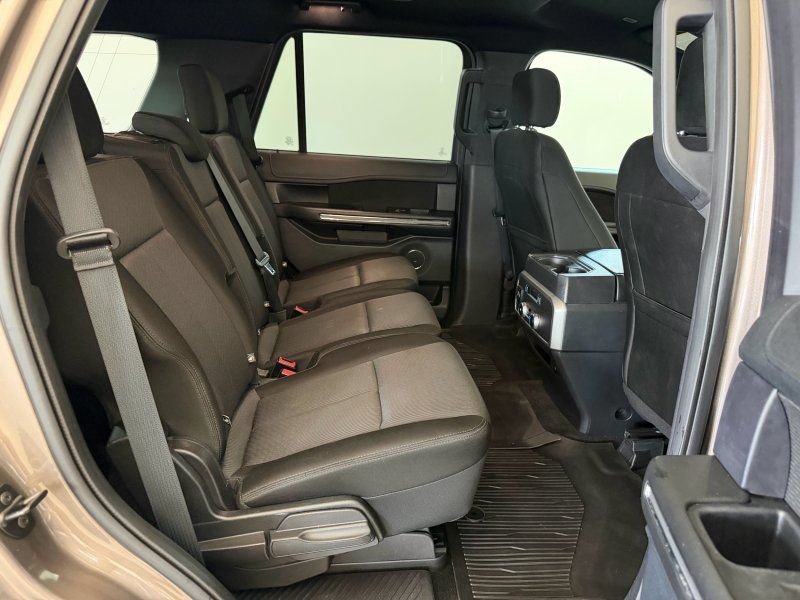 Used 2019 Ford Expedition XLT AWD/4WD image 18