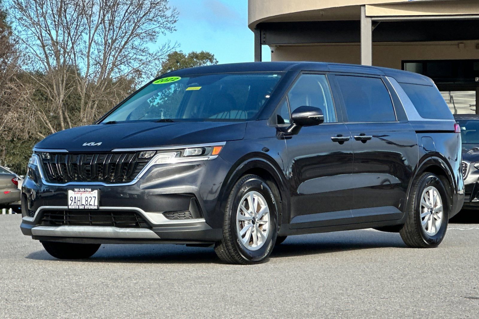 Used 2022 Kia Carnival LX image 8