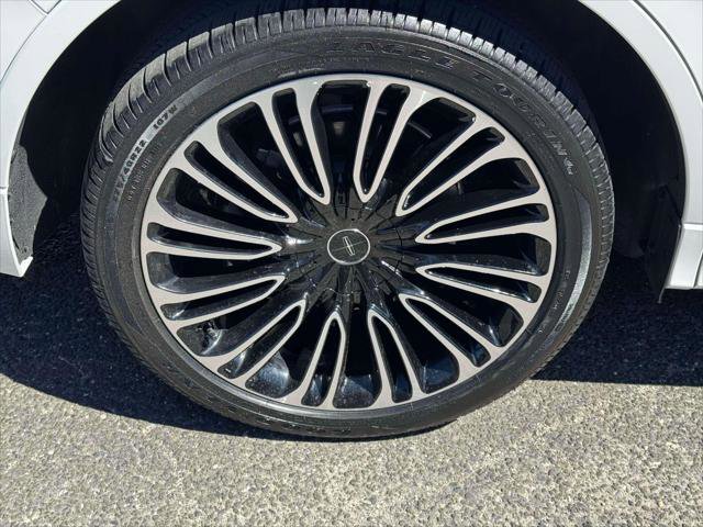 Used 2023 Lincoln Aviator Black Label AWD/4WD image 10