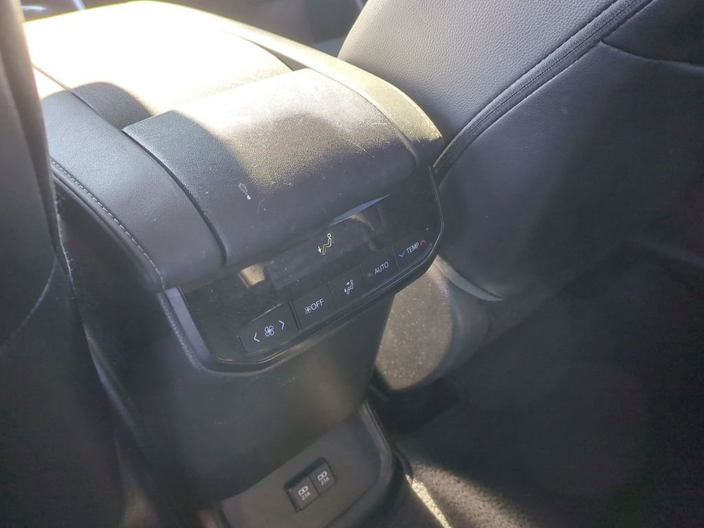 Used 2021 Toyota Highlander XLE image 25