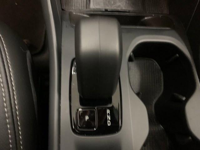 Certified 2024 Volvo XC40 B5 Core image 15