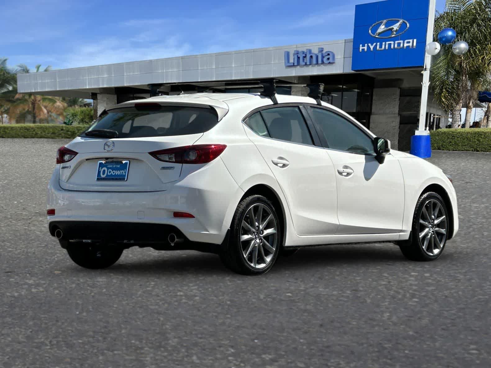 Used 2018 MAZDA MAZDA3 Touring FWD image 3