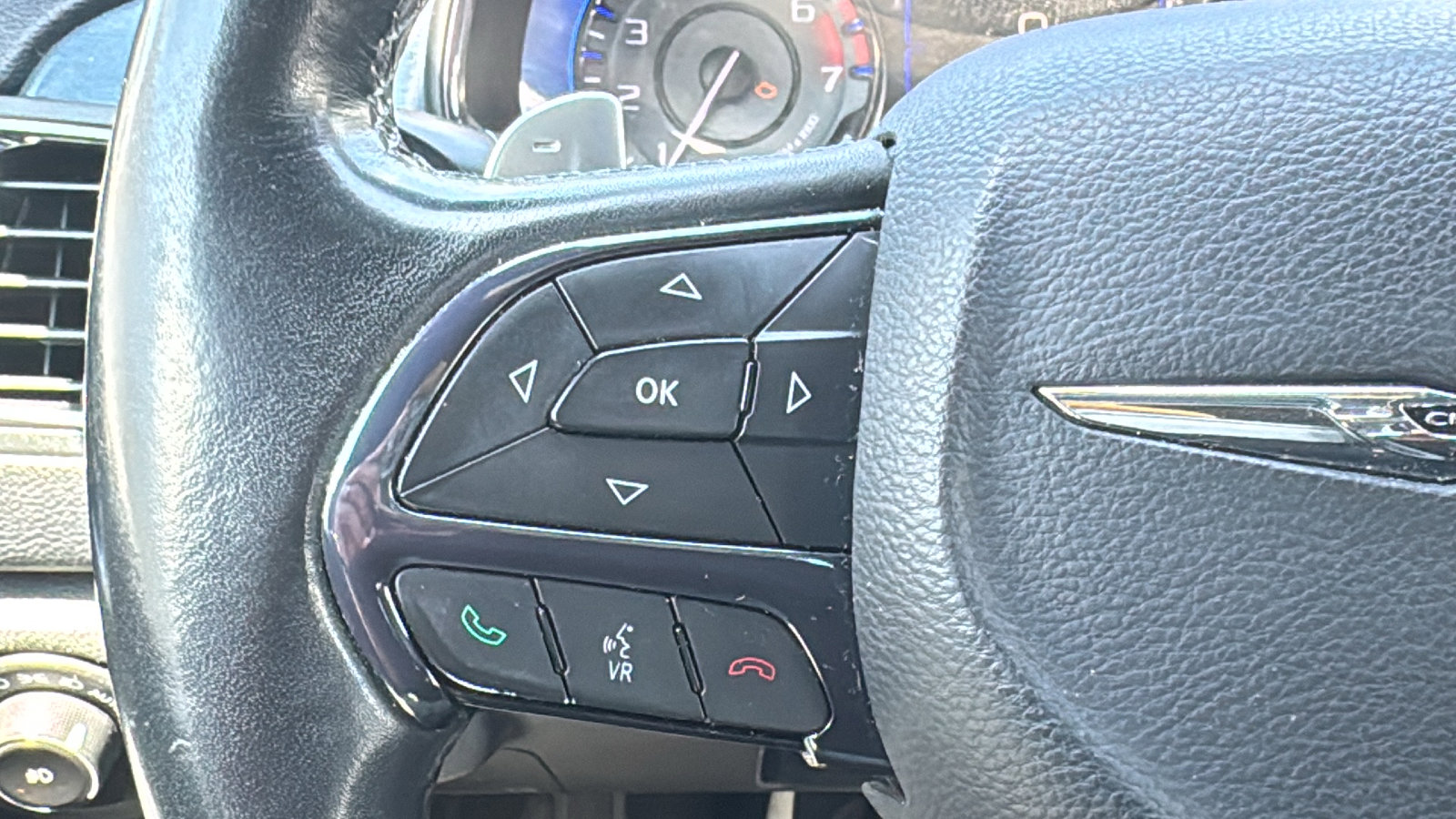 Used 2015 Chrysler 200 S FWD image 13