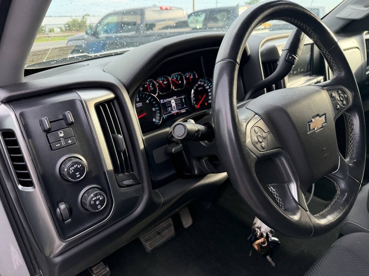 Used 2017 Chevrolet Silverado 1500 LT w/ All Star Edition AWD/4WD image 10