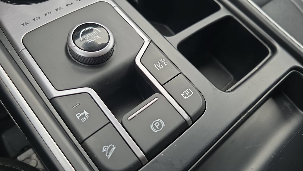 Used 2022 Kia Sorento S FWD image 28