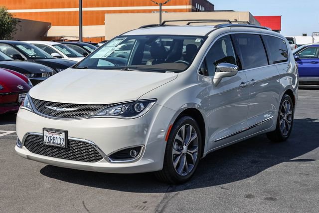 Used 2017 Chrysler Pacifica Limited w/ UConnect Theater Package image 3