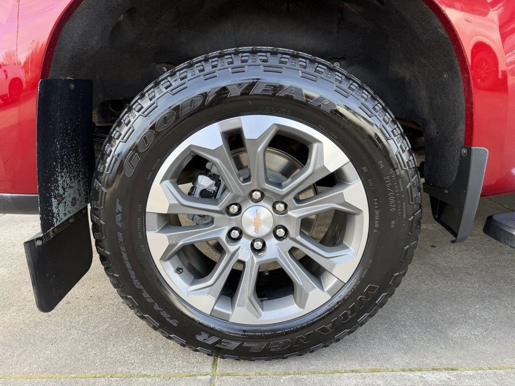 Used 2025 Chevrolet Silverado 1500 High Country w/ Technology Package image 9