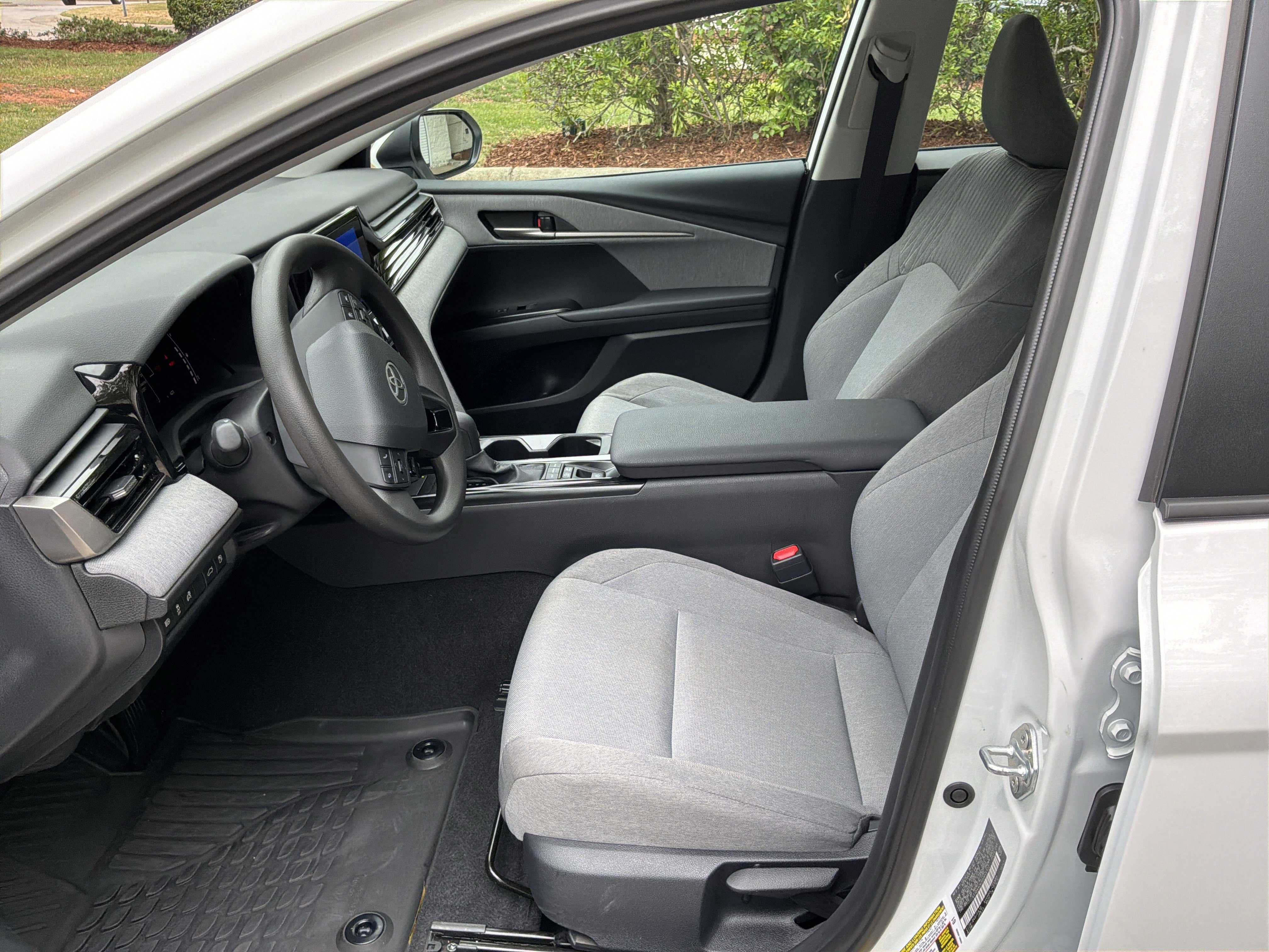 Used 2025 Toyota Camry LE FWD image 16