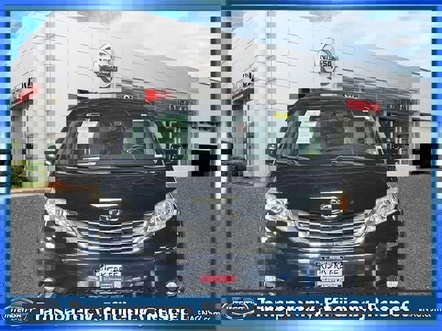 Used 2015 Toyota Sienna XLE Premium w/ Four Season Floor Mat Package image 2