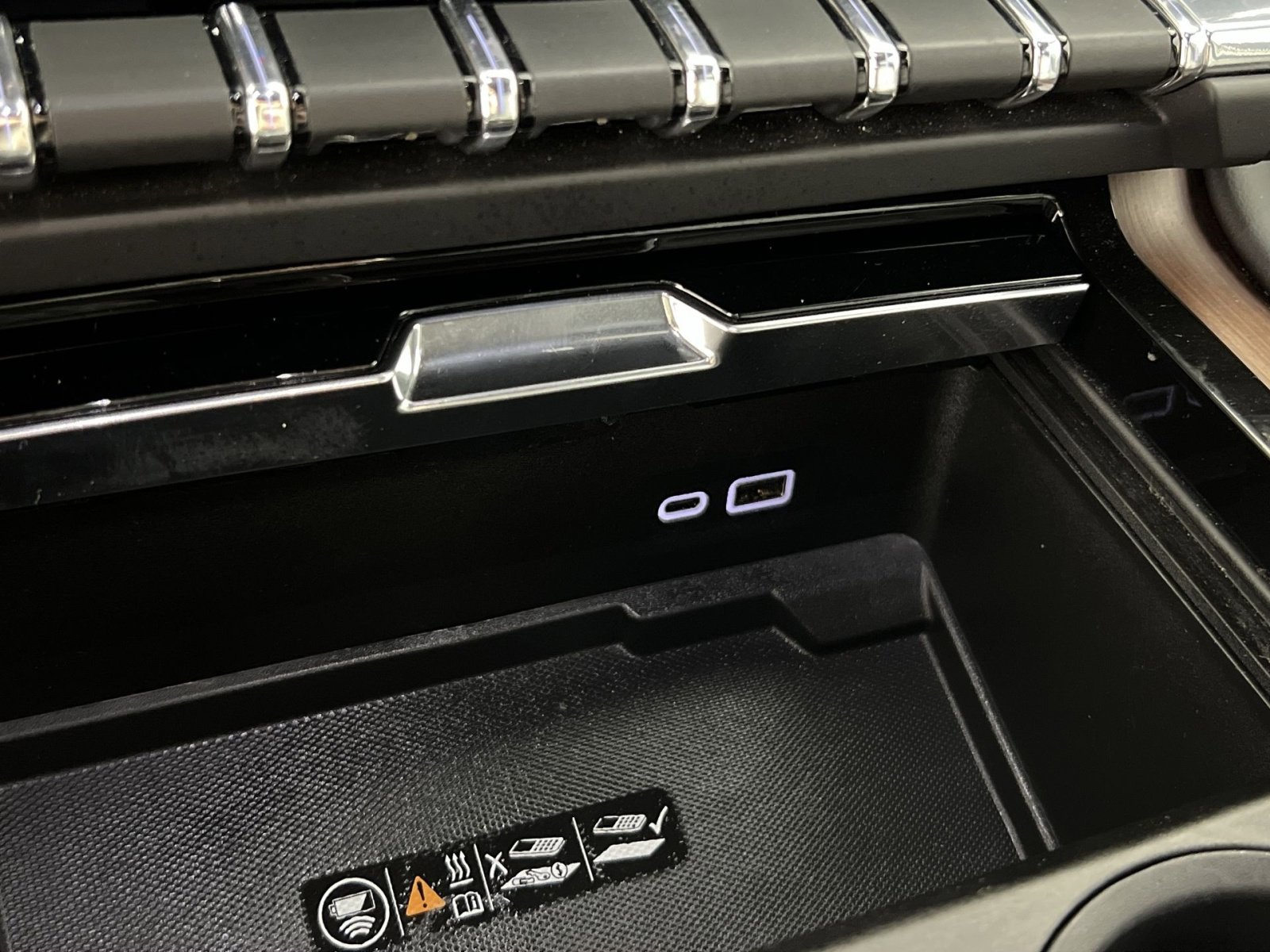 Used 2025 GMC Yukon XL Denali image 34