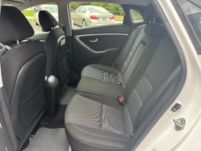 Used 2017 Hyundai Elantra GT image 28