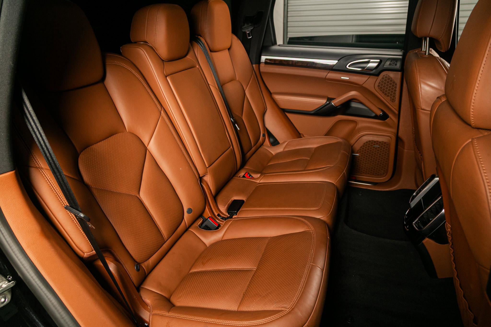 Used 2018 Porsche Cayenne S image 28