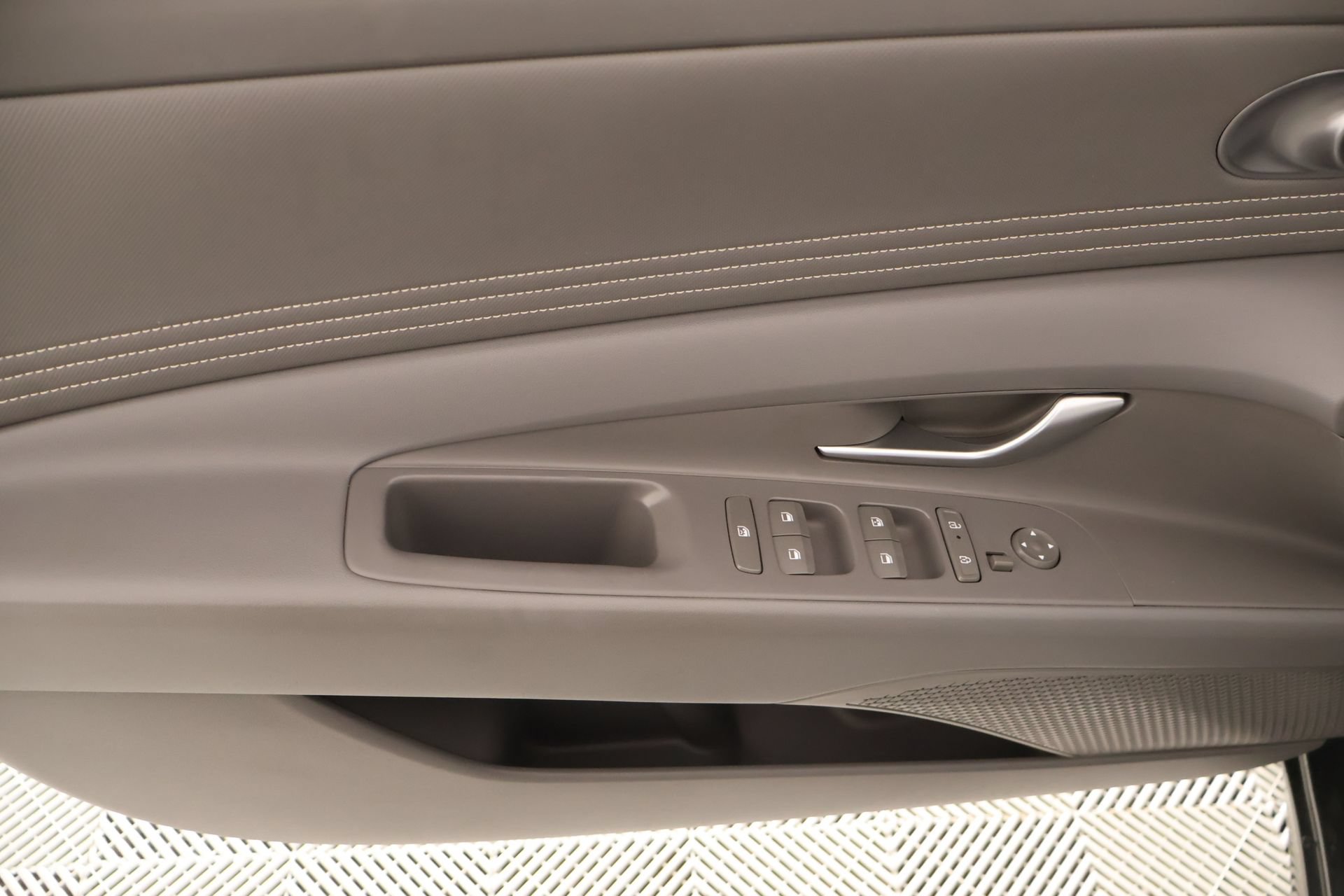 Certified 2025 Hyundai Elantra Sport FWD image 14