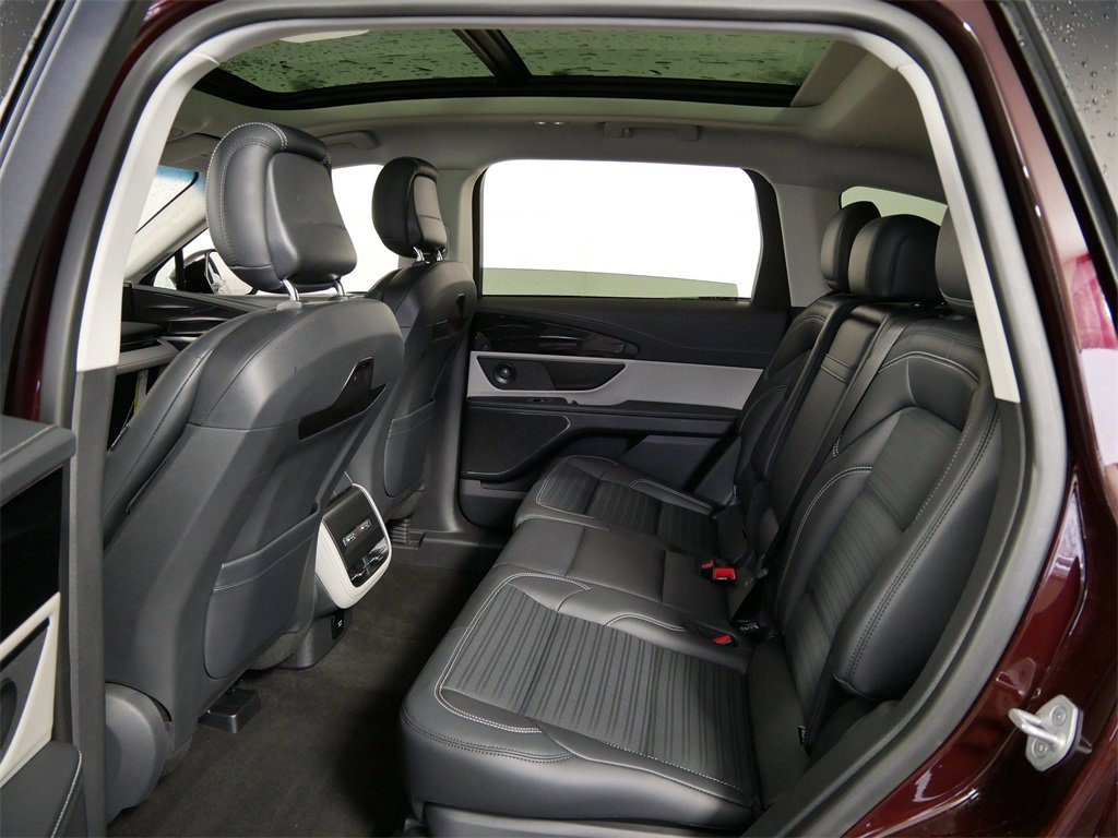 Certified 2024 Lincoln Nautilus Reserve w/ Equipment Group 202A image 15