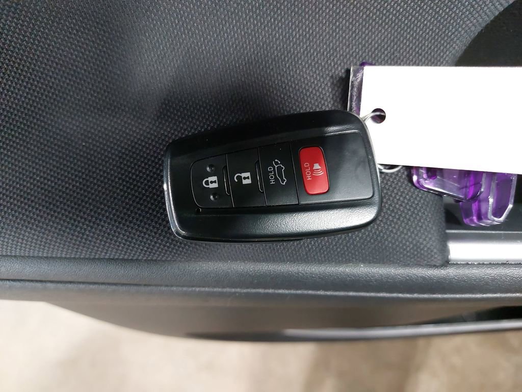 Used 2023 Toyota Highlander LE AWD/4WD image 36