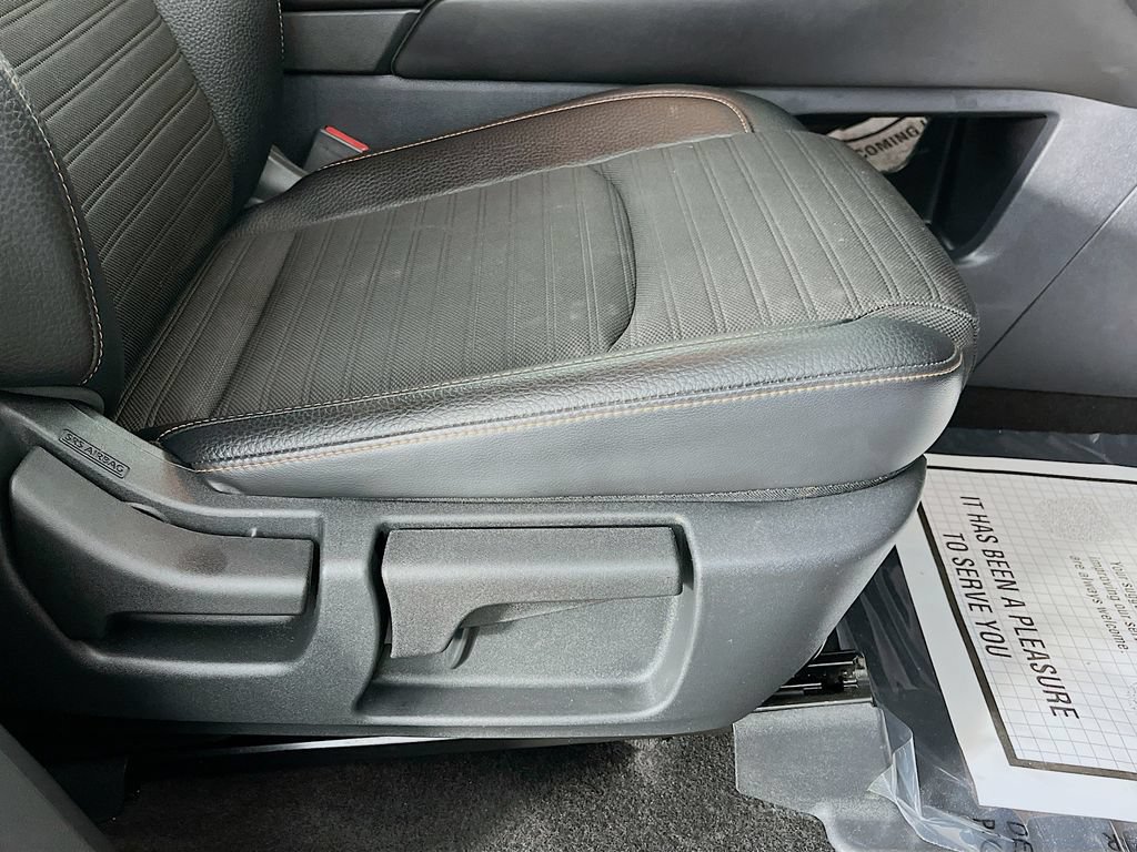 Used 2025 Nissan Pathfinder Rock Creek AWD/4WD image 32