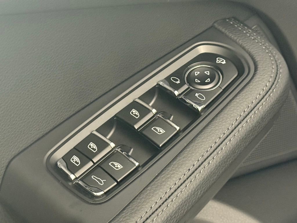 New 2026 Porsche Macan image 27