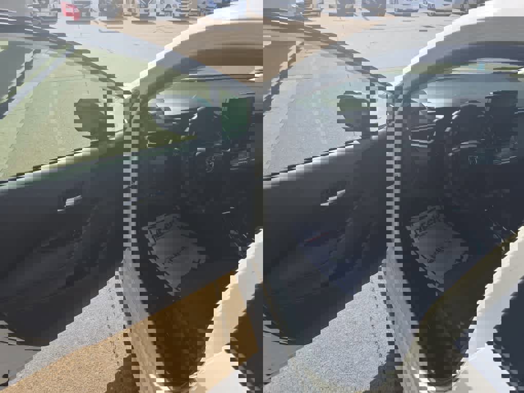 Used 2021 Toyota Corolla LE image 15