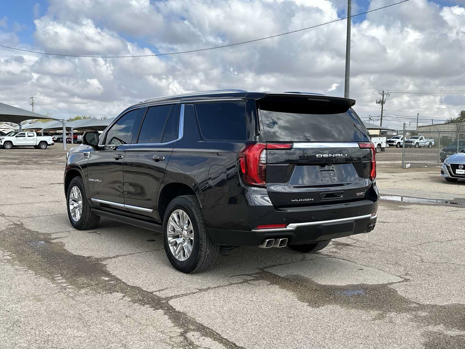 Used 2026 GMC Yukon Denali w/ Sun & Power Step Package AWD/4WD image 12