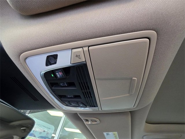 Used 2025 Acura MDX w/ Technology Package image 33