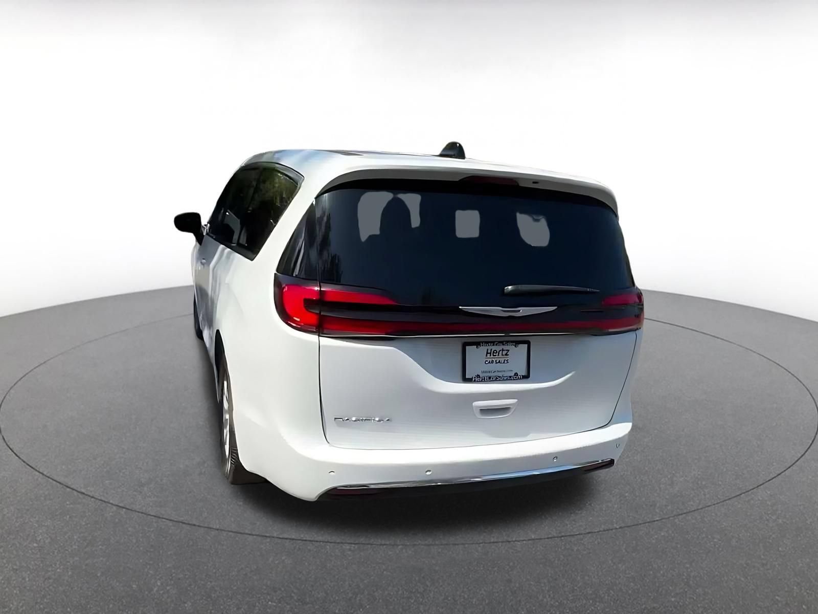 Used 2025 Chrysler Pacifica Select FWD image 12