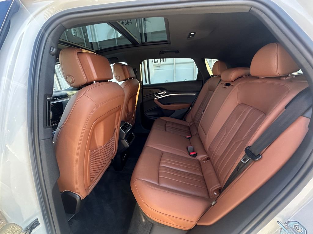 Used 2019 Audi e-tron Premium Plus image 24