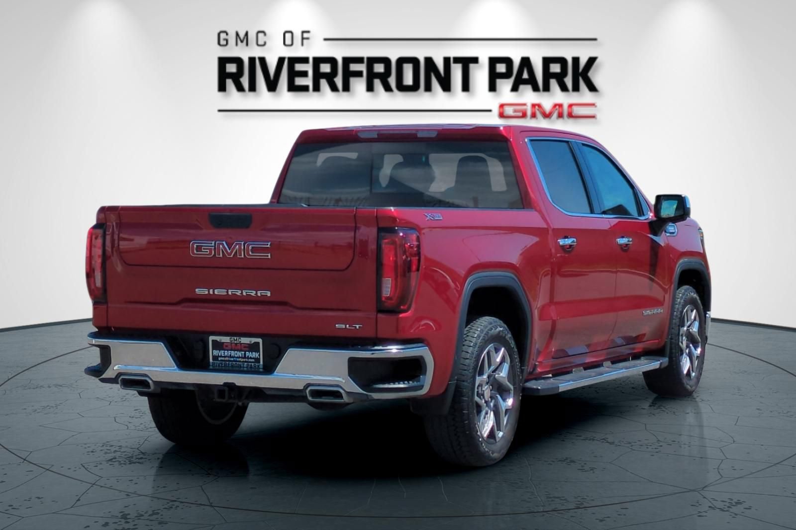 Used 2024 GMC Sierra 1500 SLT w/ SLT Premium Package AWD/4WD image 3
