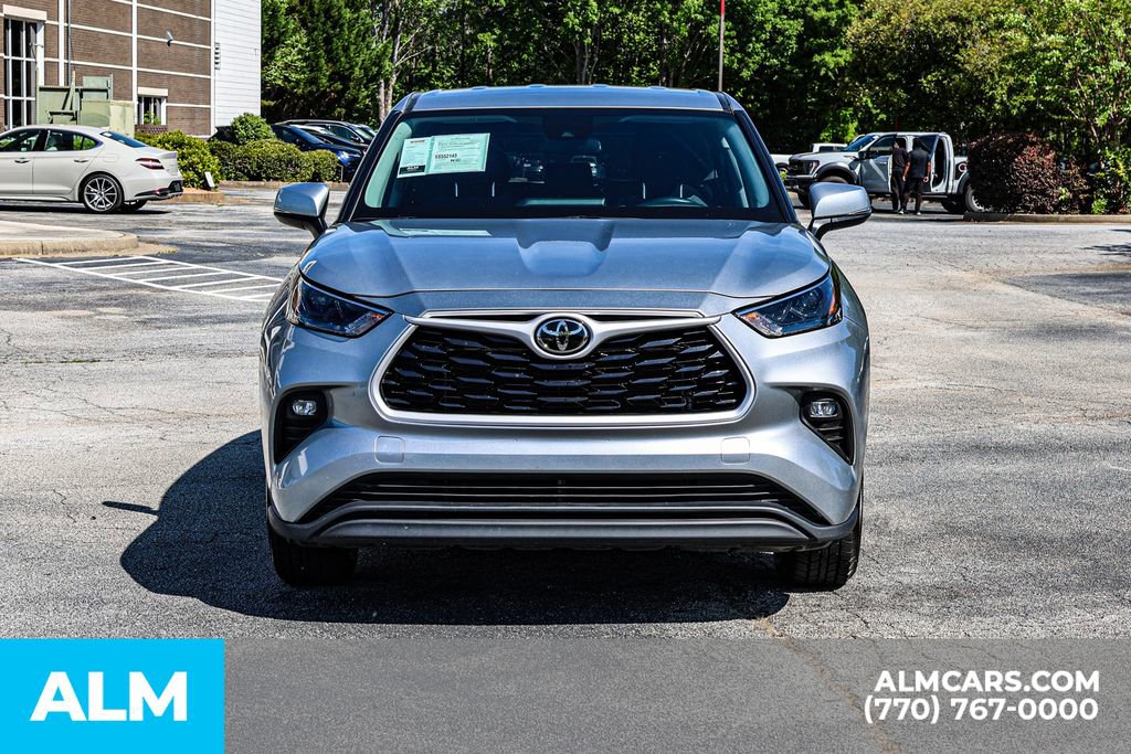 Used 2025 Toyota Highlander LE image 11