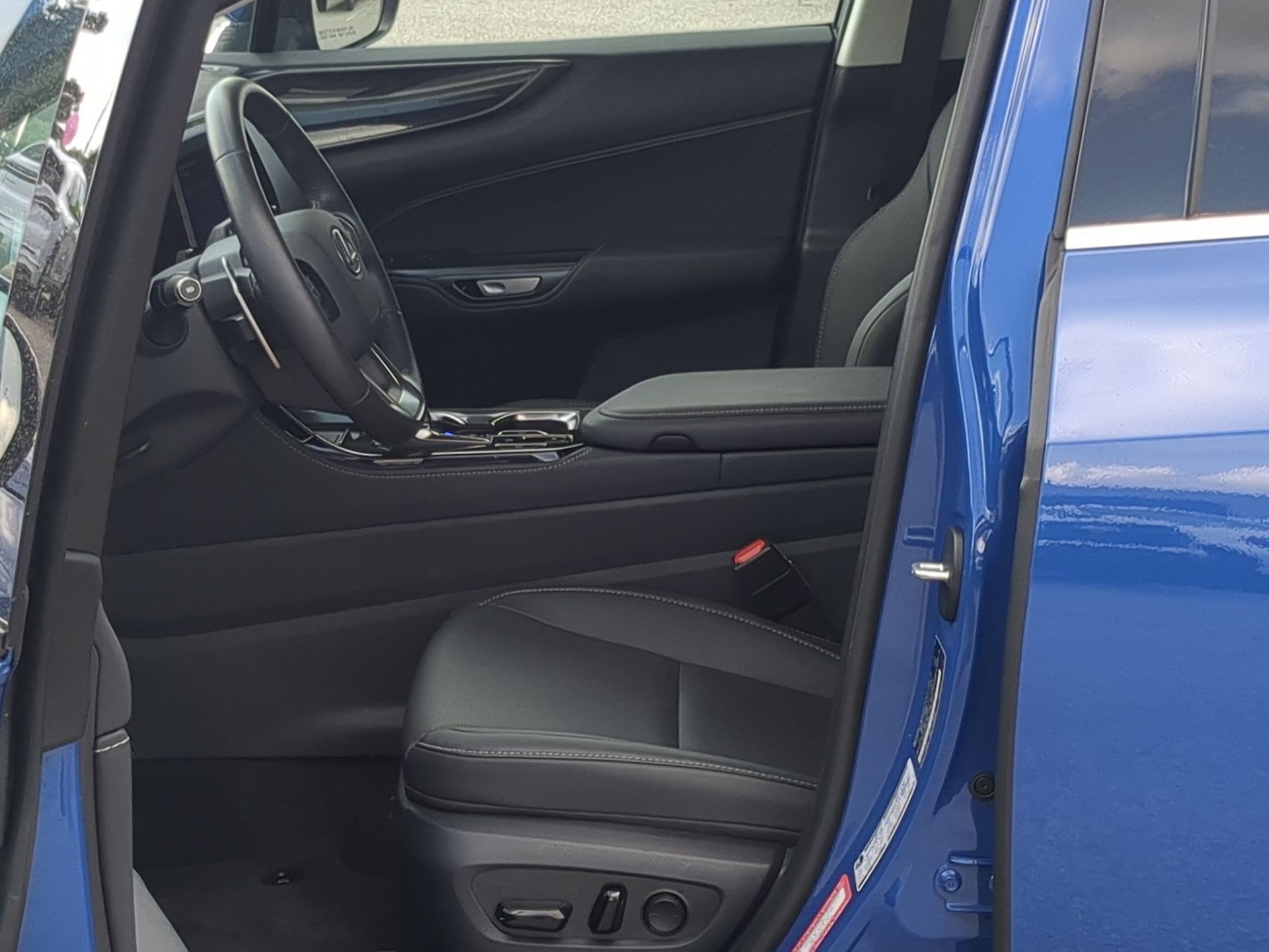 Used 2025 Lexus NX 250 FWD w/ Accessory Package (Z2) image 12