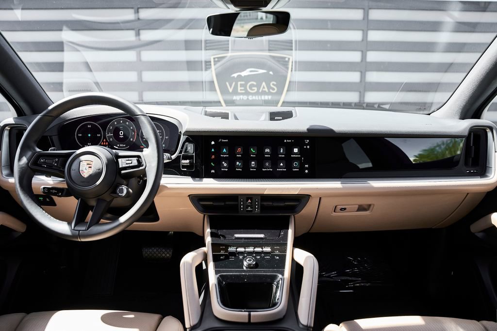 Used 2025 Porsche Cayenne image 47