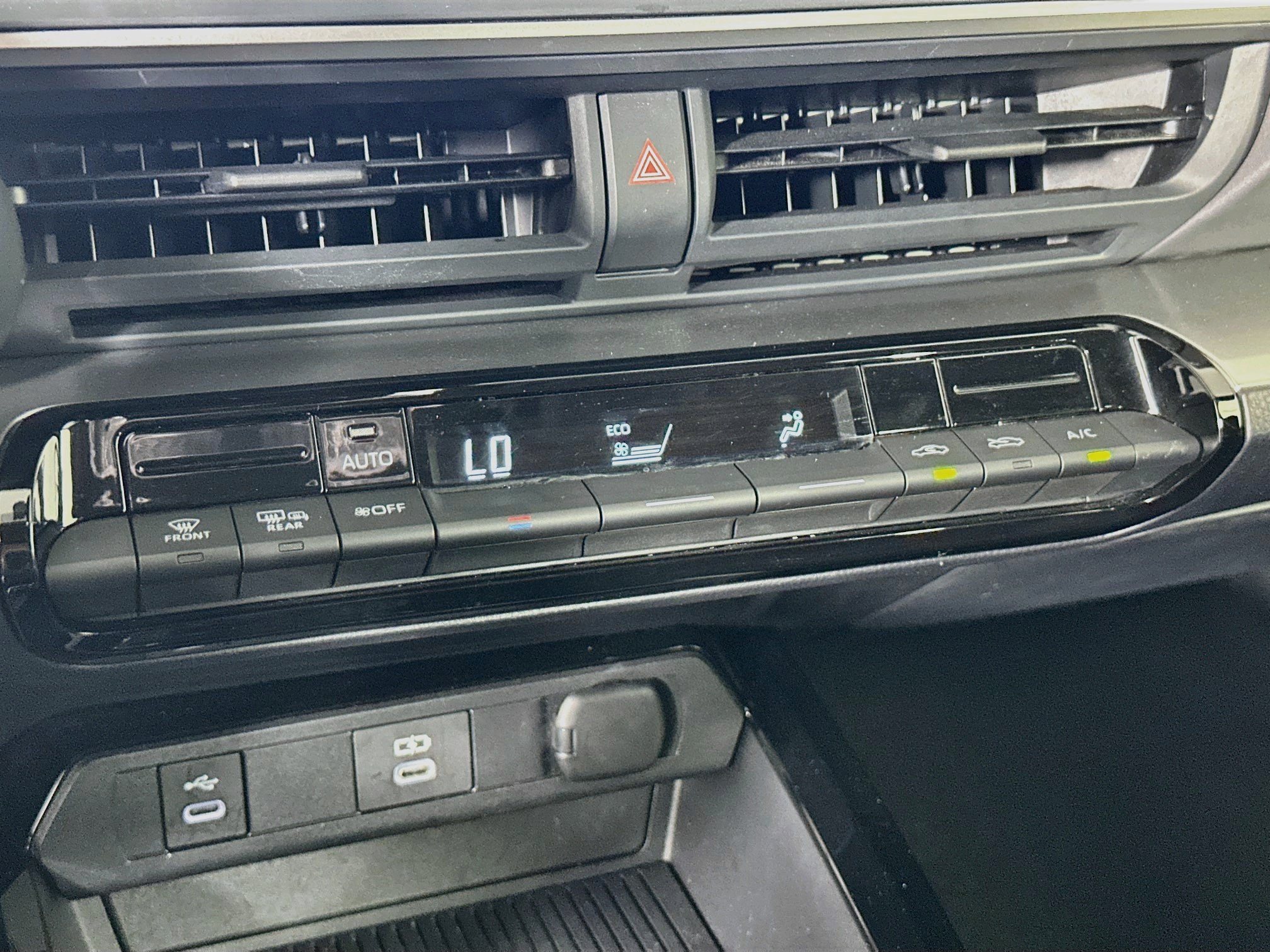 Used 2025 Toyota Prius LE FWD image 22
