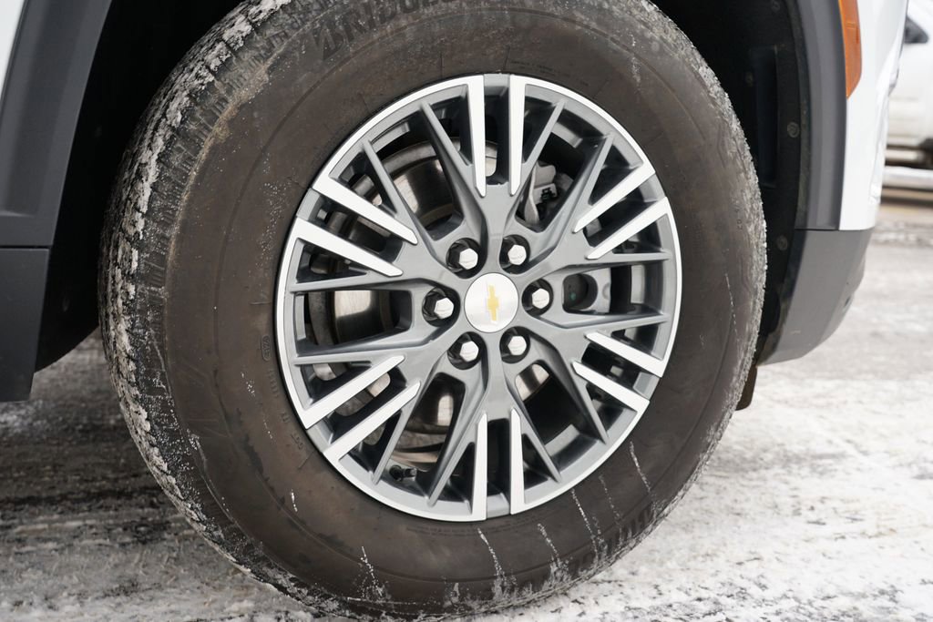 Used 2025 Chevrolet Traverse LT image 32