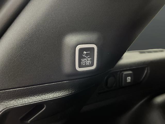 New 2025 Jeep Grand Cherokee Limited w/ Black Appearance Package image 16